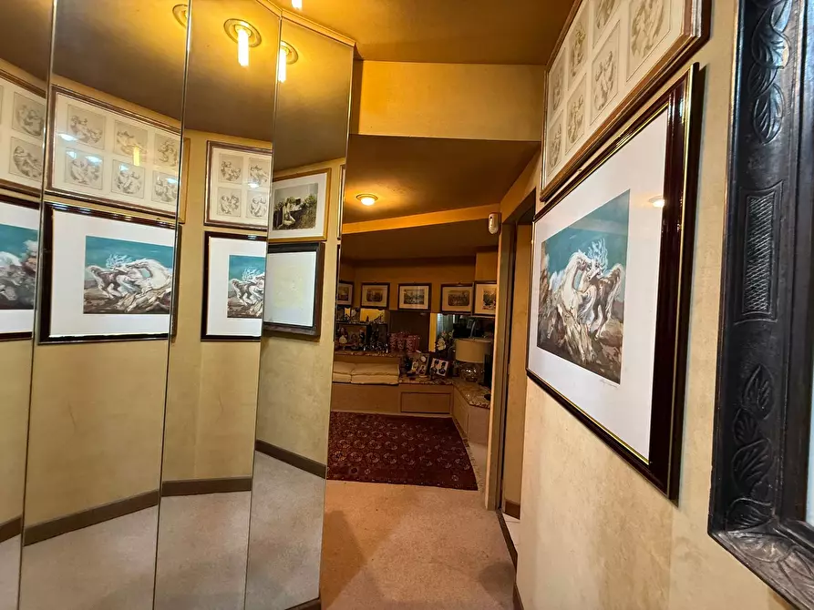 Immagine 47 di Pentalocale in vendita  in Via Salaria 126 a Roma