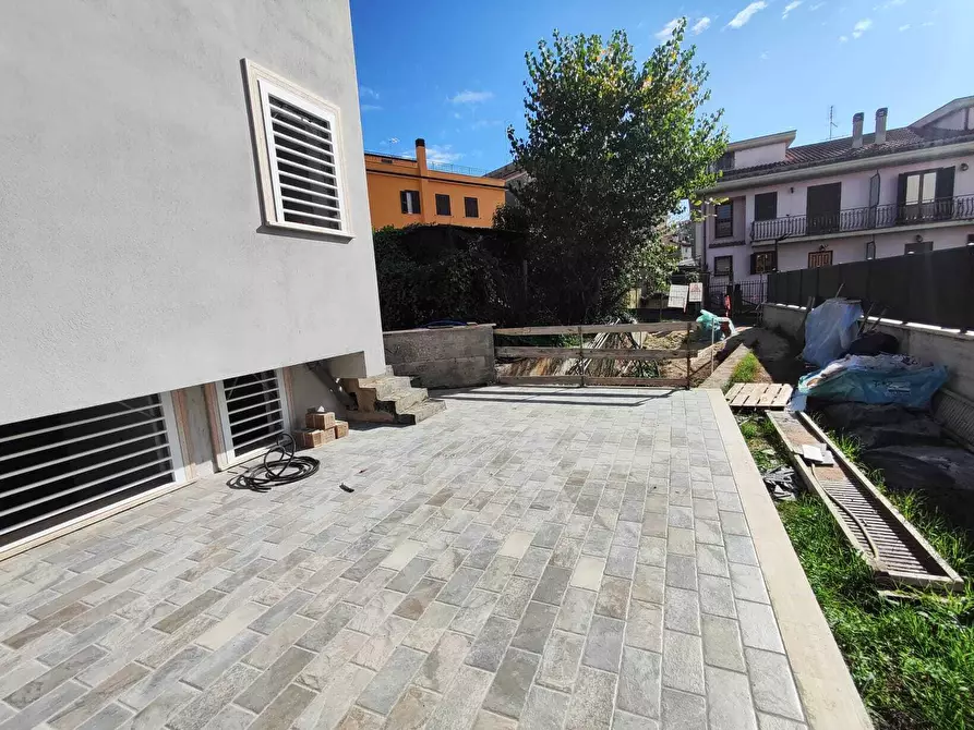 Immagine 5 di Villa in vendita  in via colleferro 64 a Guidonia Montecelio