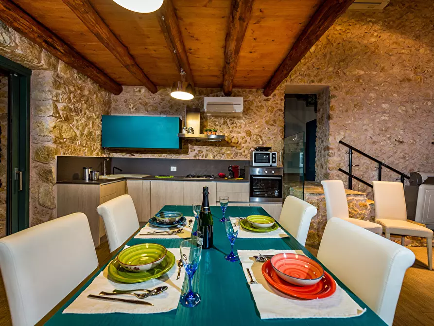 Immagine 4 di Rustico / casale in vendita  in CONTRADA CARDONE SNC a Castellammare Del Golfo