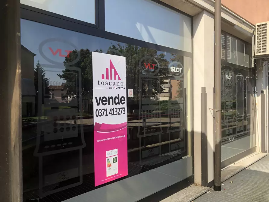 Immagine 7 di Locale commerciale in vendita  in Via Defendente Lodi 33 a Lodi