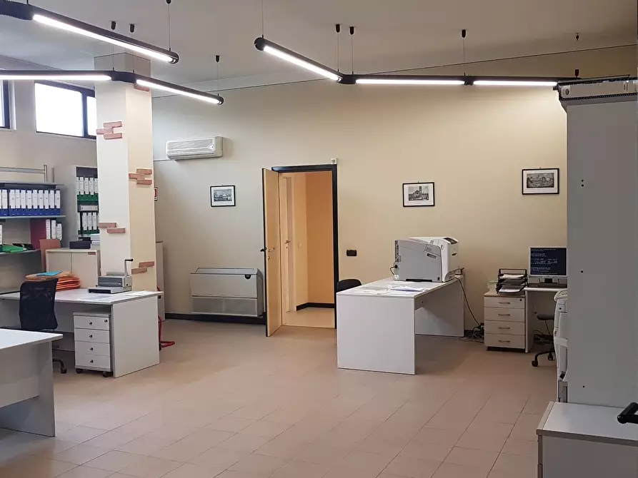 Immagine 2 di Locale commerciale in vendita  in Via Alcide De Gasperi 9C a Cavenago D'adda