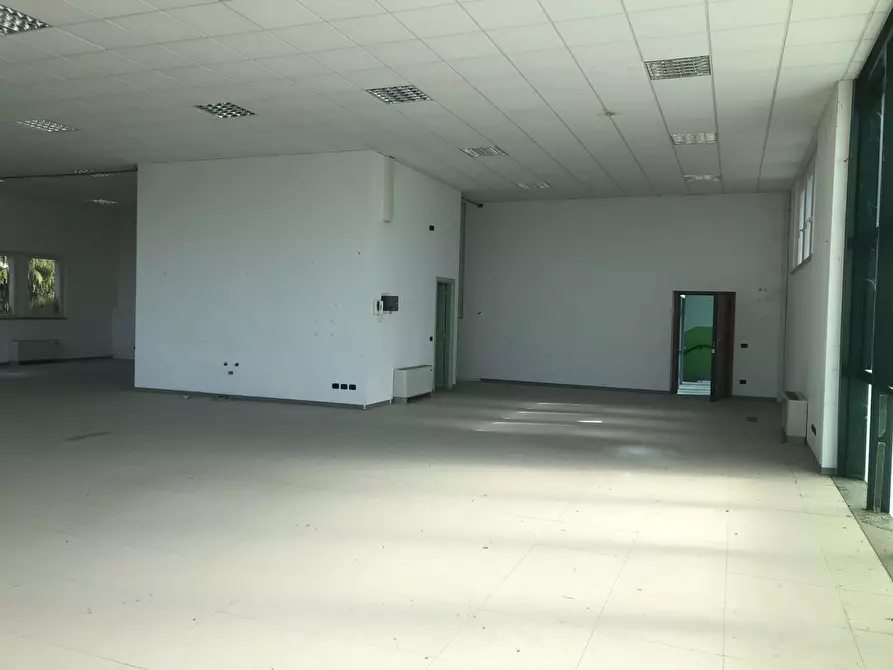 Immagine 13 di Laboratorio in vendita  in Corso Torino 116 a Vigevano