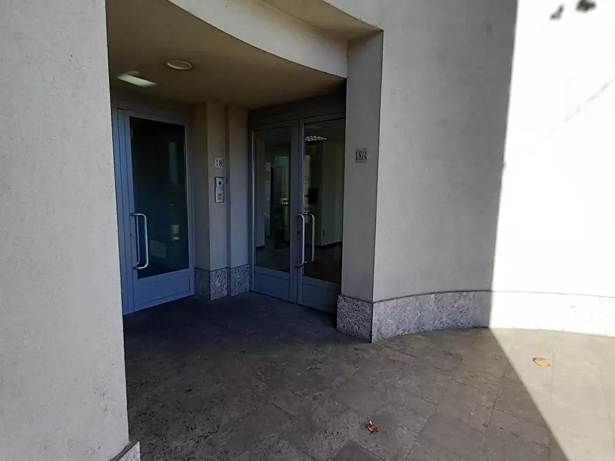 Immagine 21 di Locale commerciale in vendita  in Viale Pavia 18 a Lodi