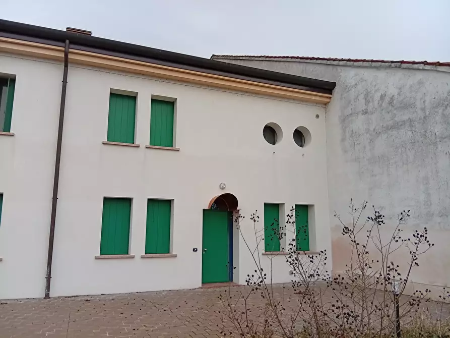 Immagine 1 di Villa in vendita  in Via Dossi 40 a Sabbioneta