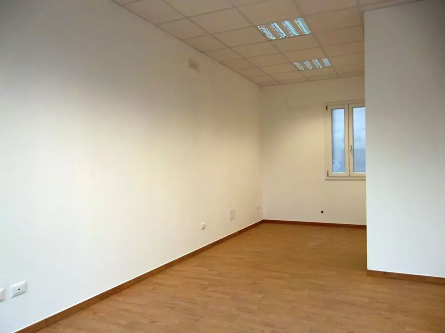 Immagine 2 di Locale commerciale in affitto  in VIA SAVONAROLA 55 a Rovigo