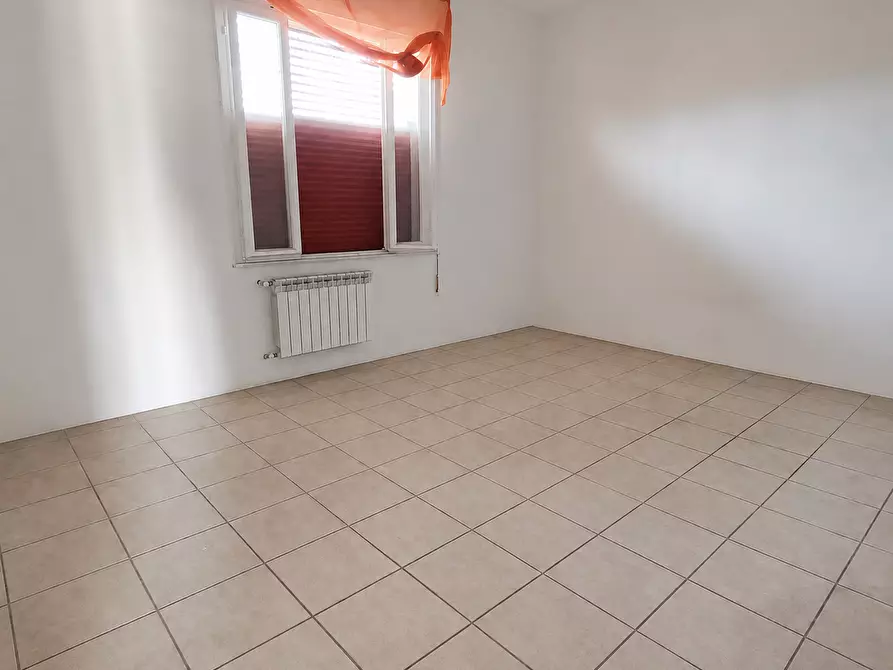 Immagine 6 di Palazzo in vendita  in Via O. Munerati 141 a Rovigo
