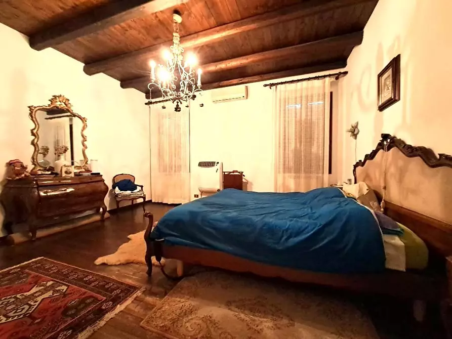 Immagine 16 di Porzione di casa in vendita  a Rovigo