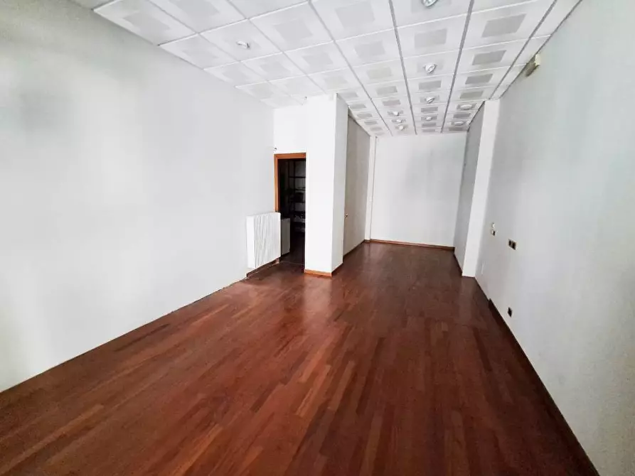 Immagine 5 di Locale commerciale in vendita  in Via Trento 6 a Rovigo