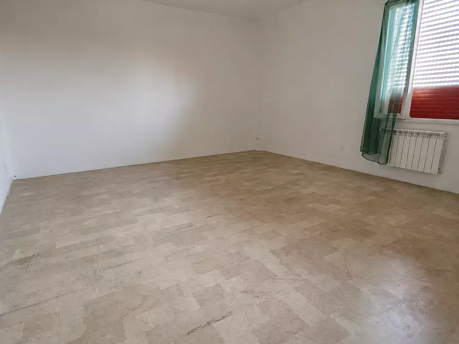 Immagine 9 di Palazzo in vendita  in Via O. Munerati 141 a Rovigo