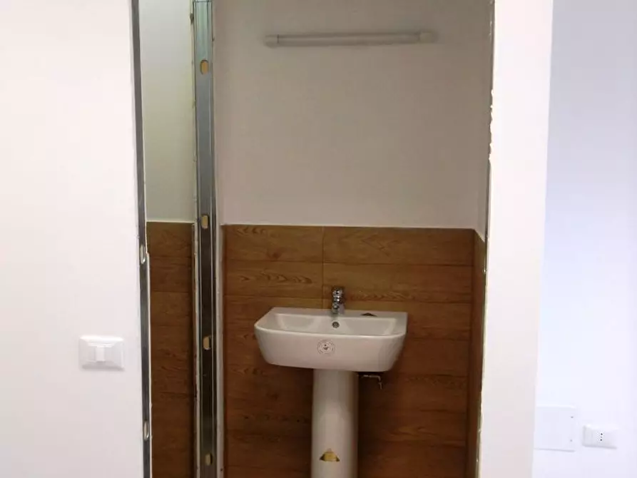 Immagine 4 di Locale commerciale in affitto  in VIA SAVONAROLA 55 a Rovigo