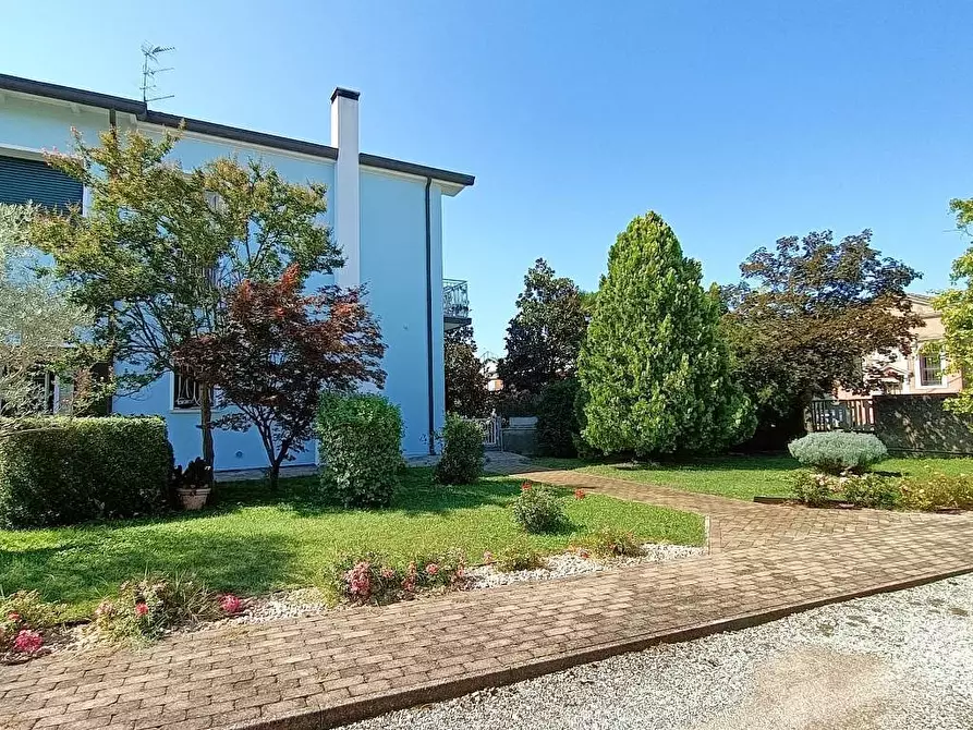 Immagine 2 di Porzione di casa in vendita  a San Martino Di Venezze