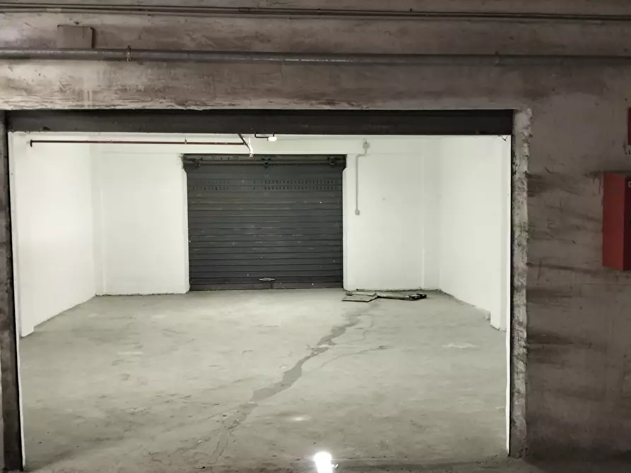 Immagine 1 di Garage in vendita  in Via Aurelia Levante 11 a Taggia