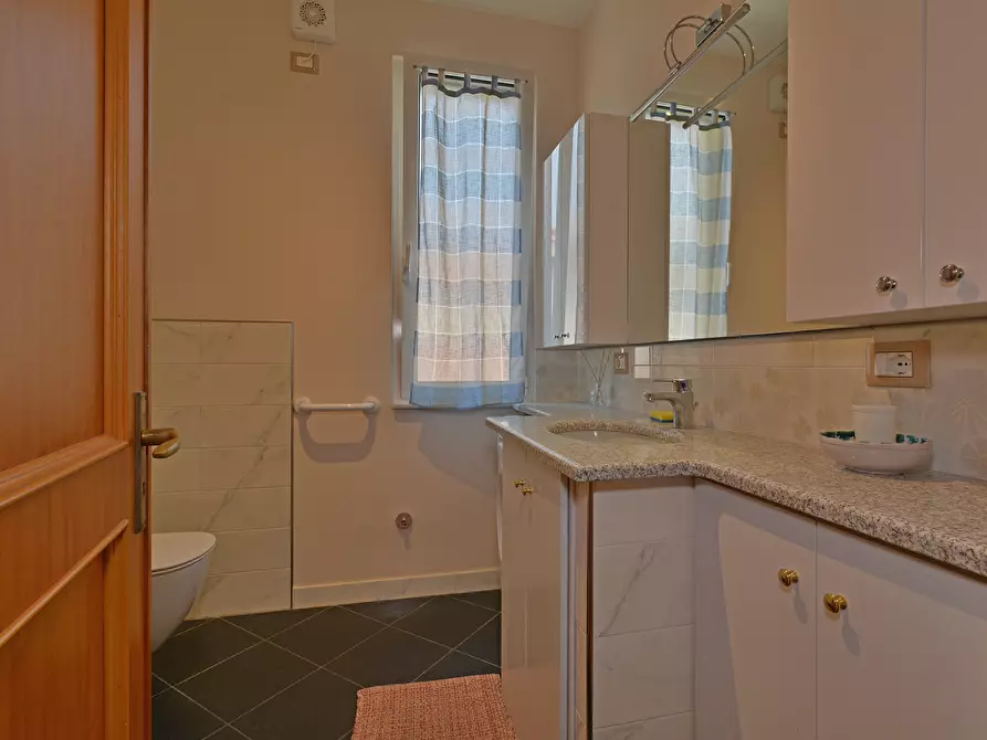 Immagine 17 di Quadrilocale in vendita  in Via Michele Albavera 5 a San Bartolomeo Al Mare