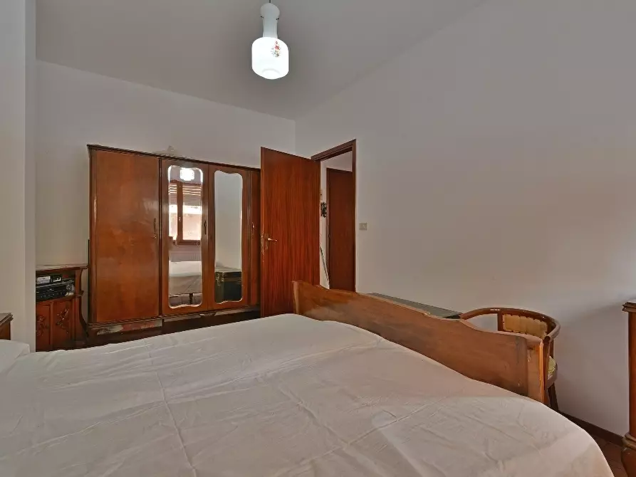 Immagine 29 di Pentalocale in vendita  in Via delle Palme 10 a San Bartolomeo Al Mare