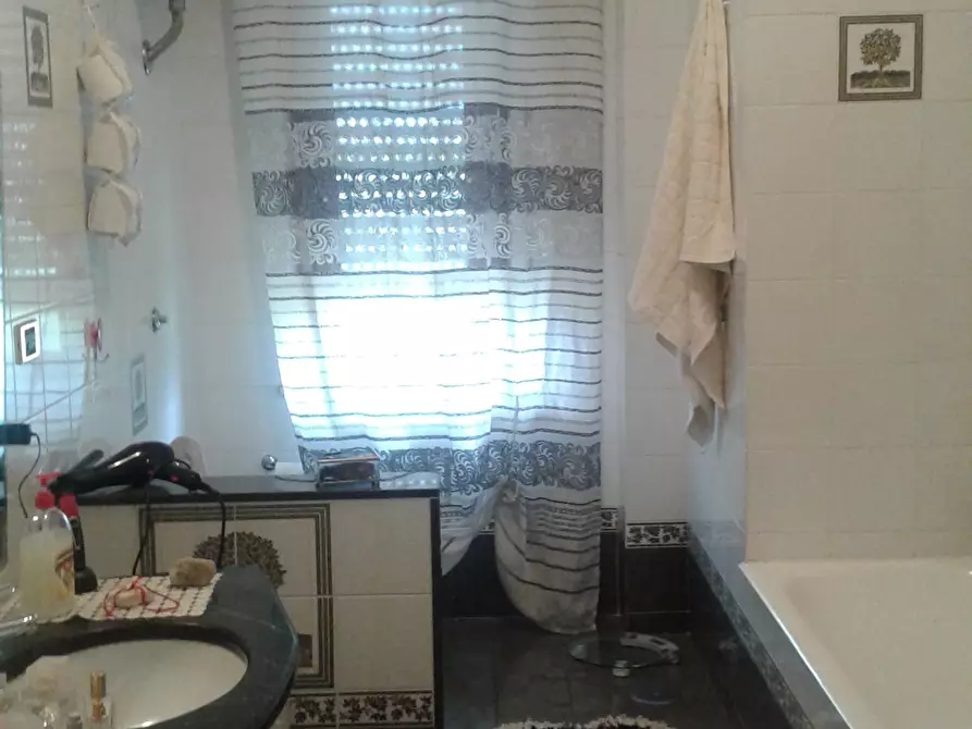 Immagine 5 di Pentalocale in vendita  in Via Luigi Settembrini a Lamezia Terme