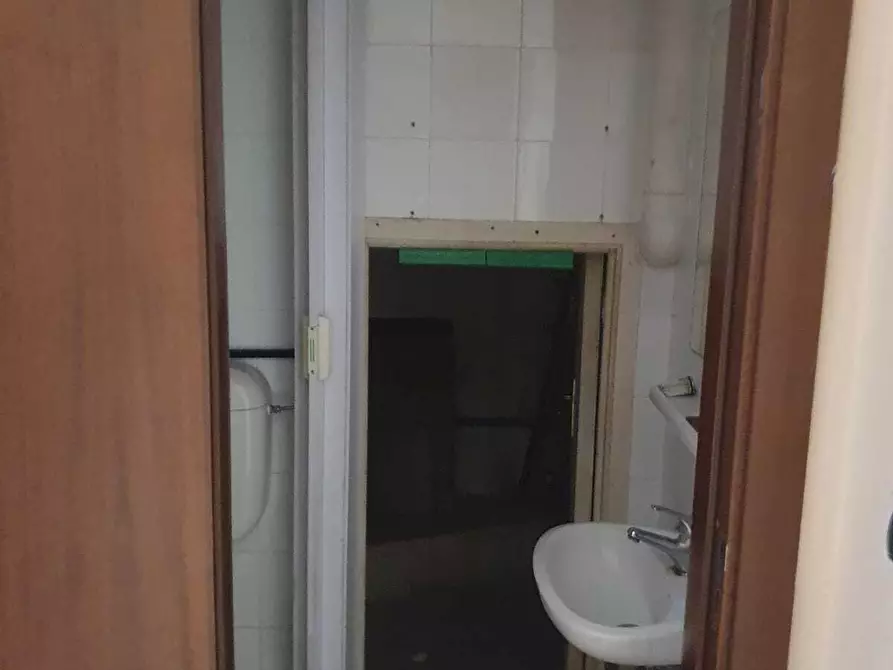 Immagine 4 di Locale commerciale in affitto  in Via Ettore e Ruggero de Medici 18 a Lamezia Terme