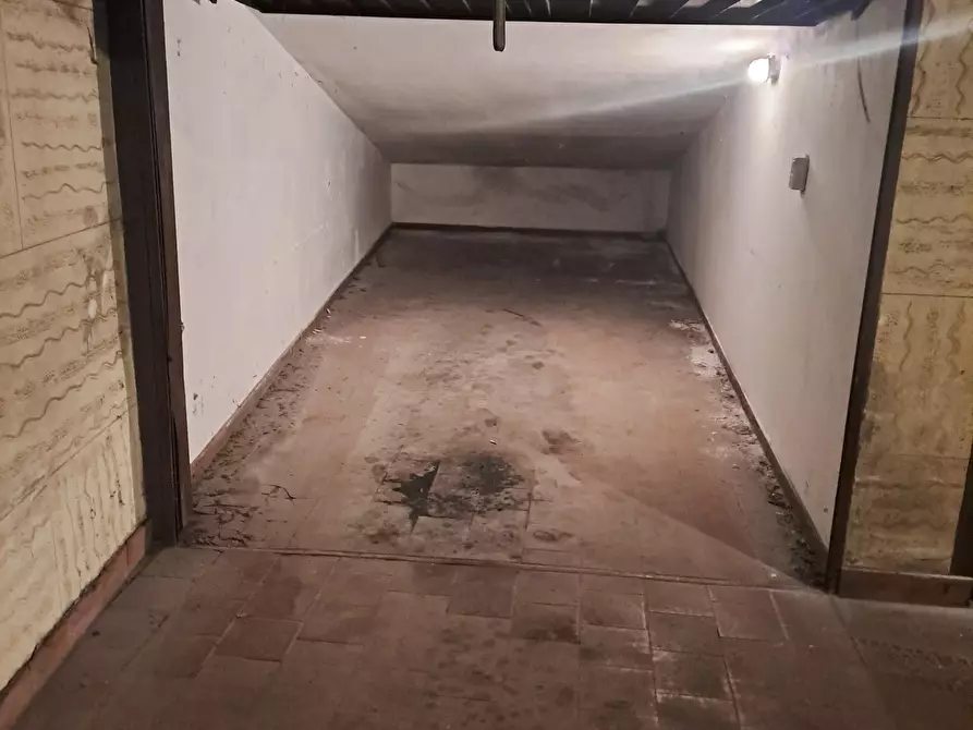 Immagine 4 di Garage in vendita  in SIGNORELLI 3 a Torino