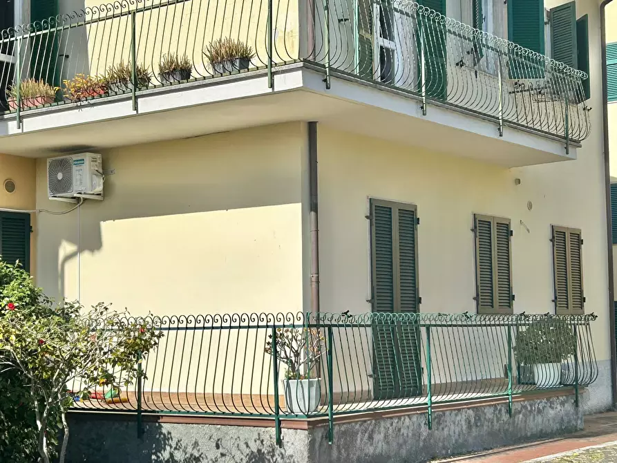Immagine 11 di Quadrilocale in vendita  a Ameglia