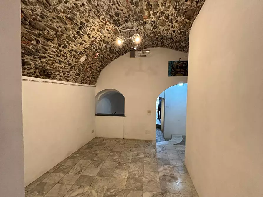 Immagine 5 di Locale commerciale in affitto  a Sarzana