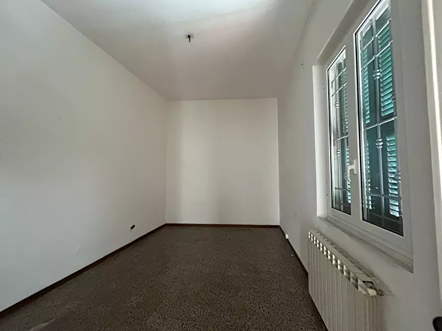 Immagine 18 di Porzione di casa in vendita  a Sarzana