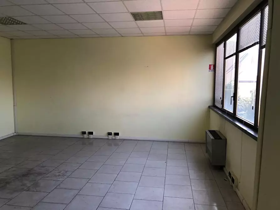 Immagine 5 di Ufficio in vendita  a Sarzana