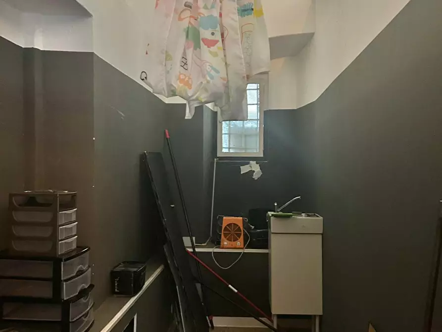 Immagine 10 di Locale commerciale in vendita  a Sarzana