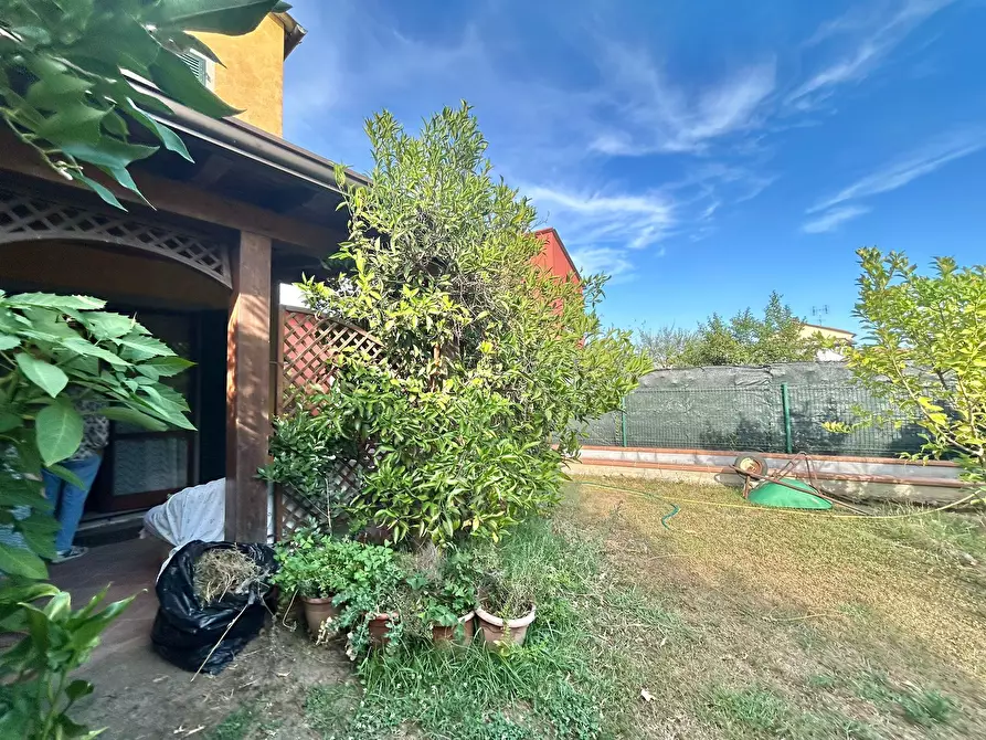 Immagine 5 di Porzione di casa in vendita  a Sarzana