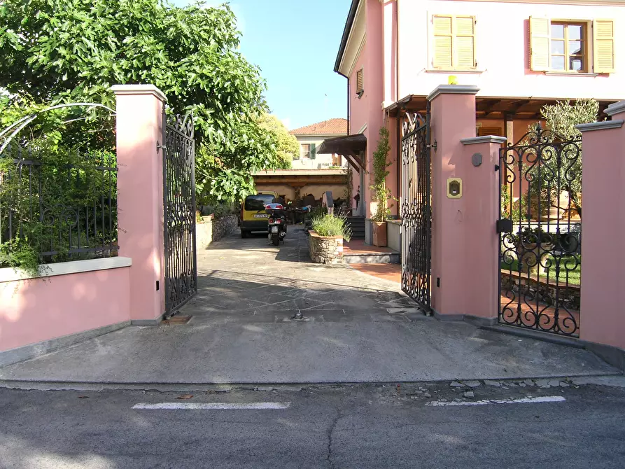 Immagine 3 di Villa in vendita  a Sarzana