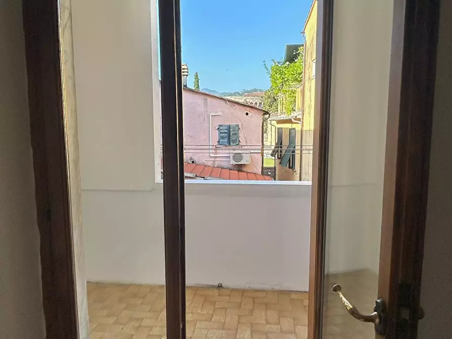 Immagine 3 di Quadrilocale in vendita  a Sarzana