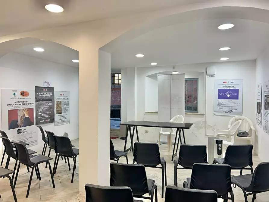 Immagine 4 di Locale commerciale in vendita  a Sarzana