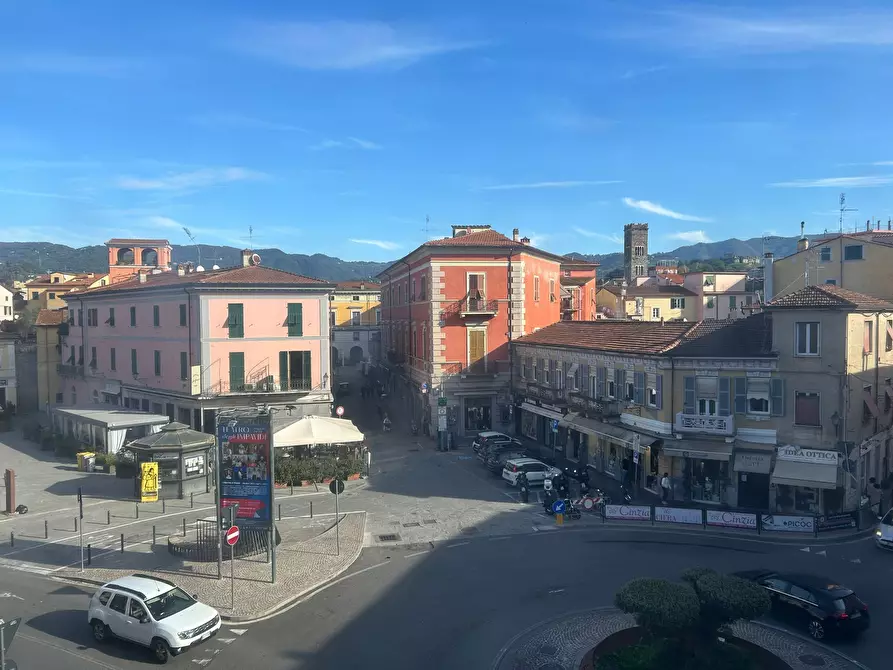 Immagine 9 di Loft/Open space in vendita  a Sarzana