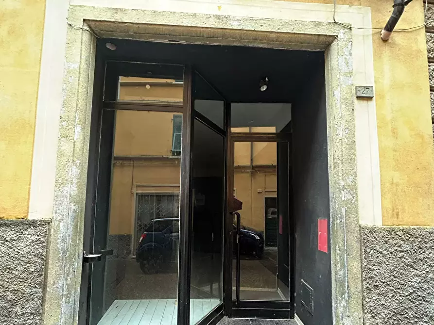Immagine 12 di Locale commerciale in vendita  a Sarzana
