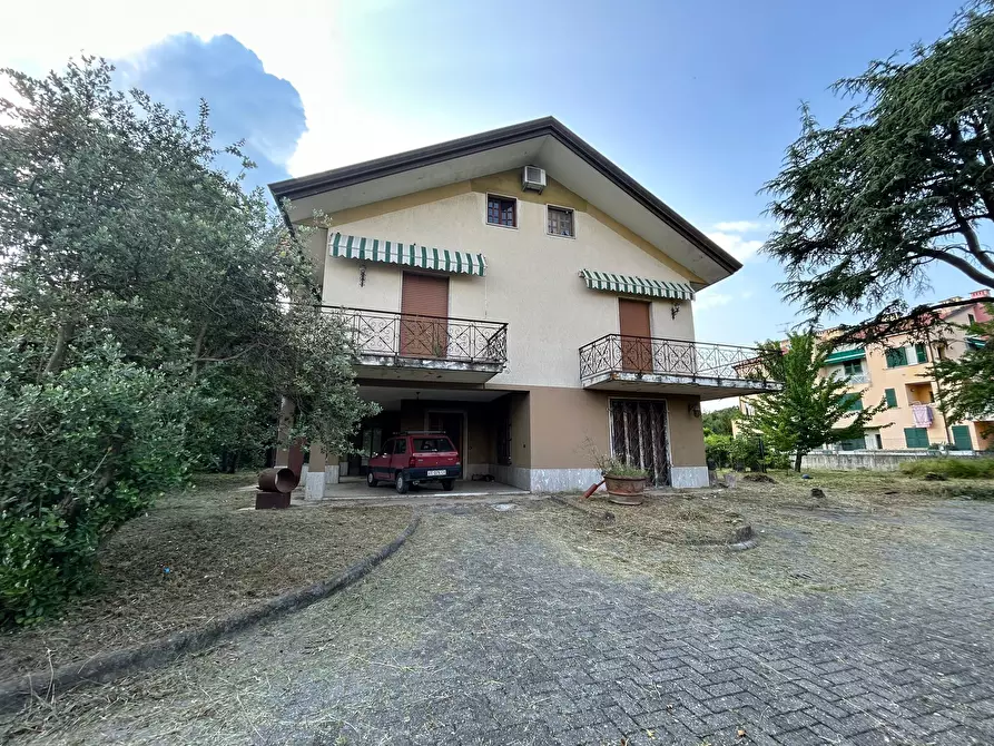 Immagine 1 di Villa in vendita  a Sarzana