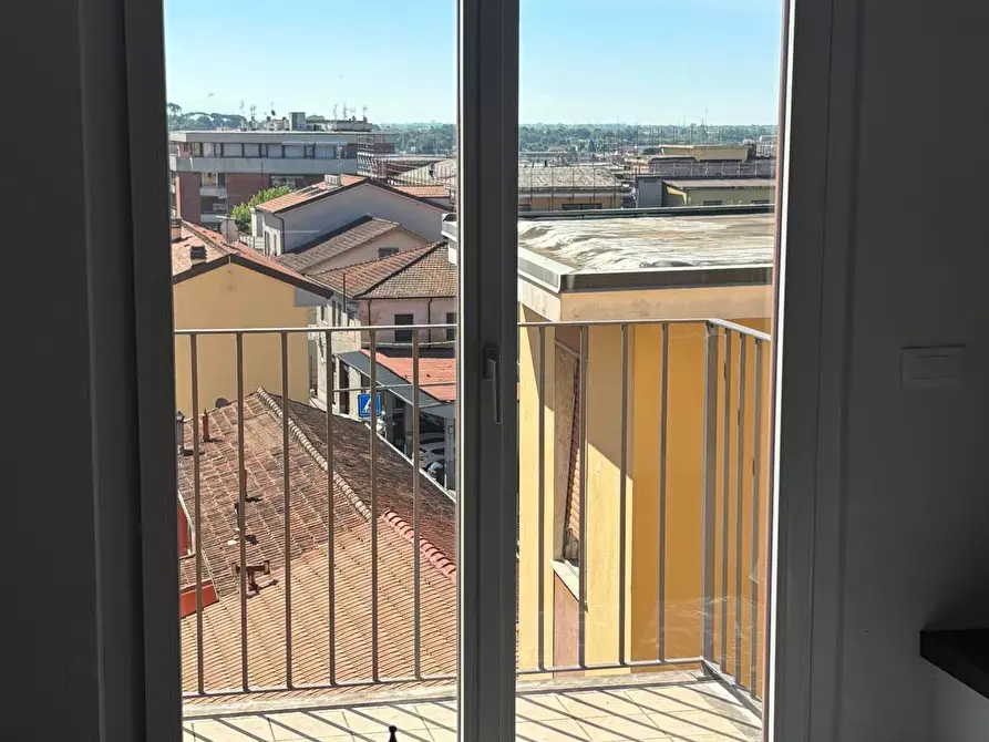 Immagine 27 di Attico in affitto  a Sarzana