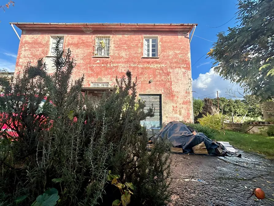 Immagine 29 di Rustico / casale in vendita  a Sarzana