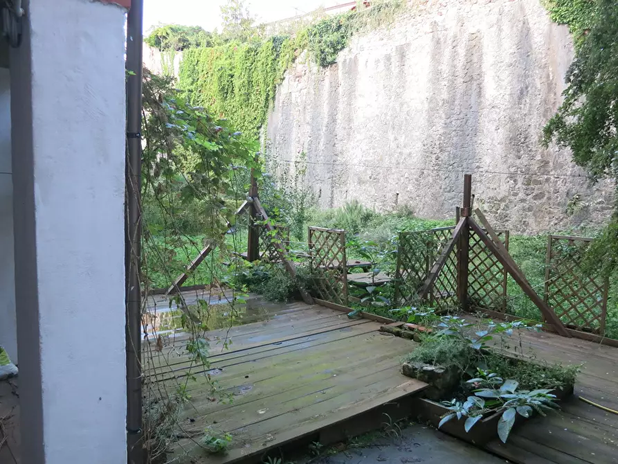 Immagine 15 di Showroom in vendita  a Sarzana