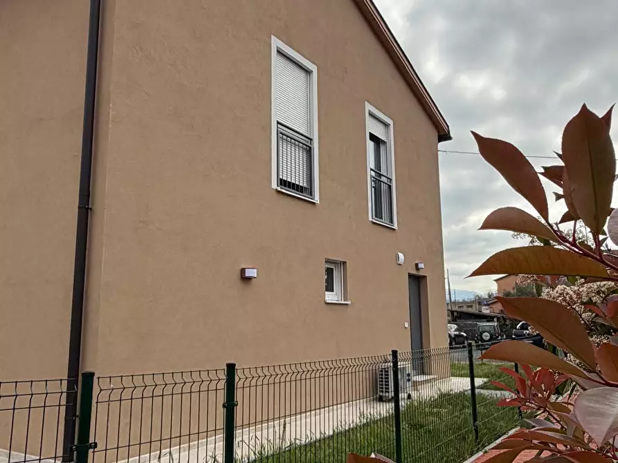 Immagine 1 di Bilocale in vendita  a Sarzana