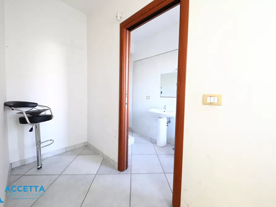 Immagine 6 di Locale commerciale in vendita  in Corso Vittorio Emanuele II 196 a Taranto