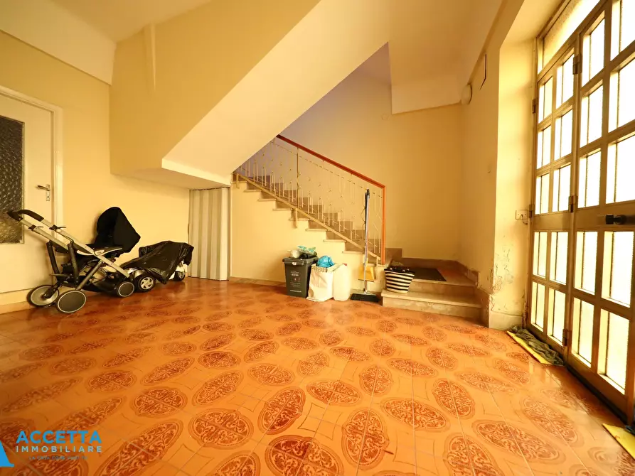 Immagine 16 di Palazzo in vendita  in Via Giuseppe Garibaldi 15 a Taranto
