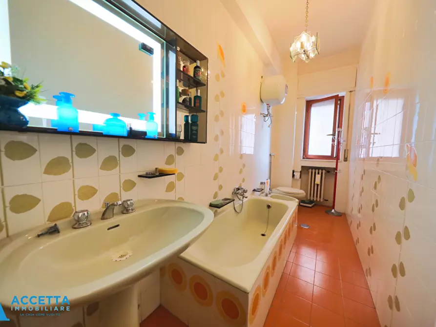 Immagine 17 di Trilocale in vendita  in Via Lago Trasimeno 5 a Taranto