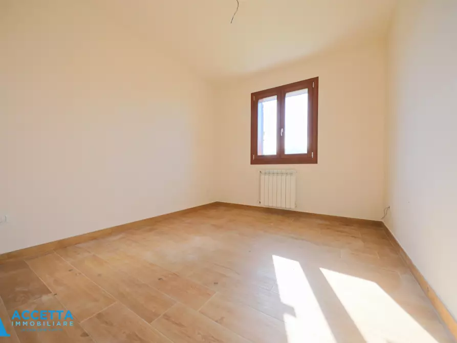 Immagine 12 di Villa in vendita  in Via Dayala a Taranto