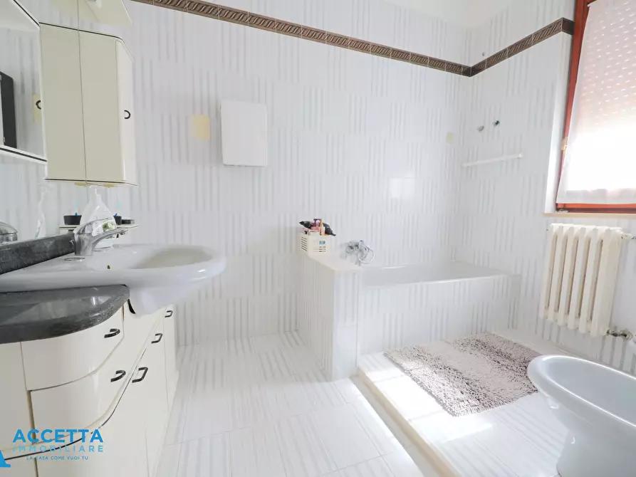 Immagine 14 di Appartamento in vendita  in Via Giuseppe Garibaldi 15 a Taranto