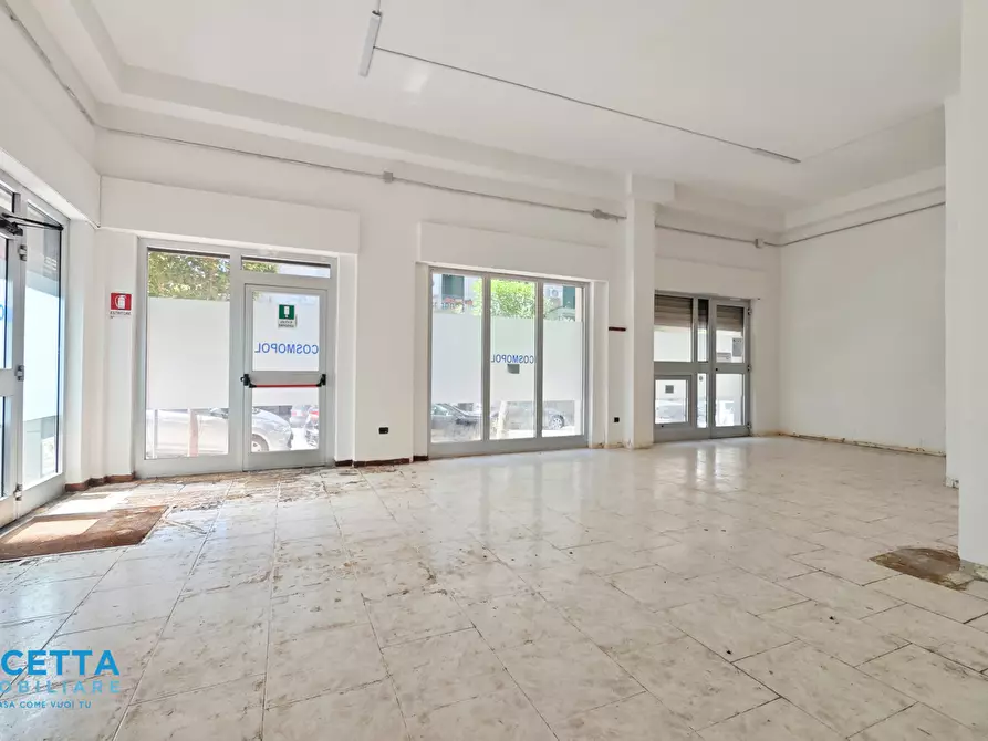Immagine 16 di Locale commerciale in affitto  in Via Dica di Genova 50 a Taranto