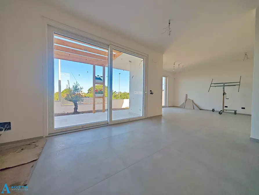 Immagine 25 di Villa in vendita  in Via Azalee a Taranto