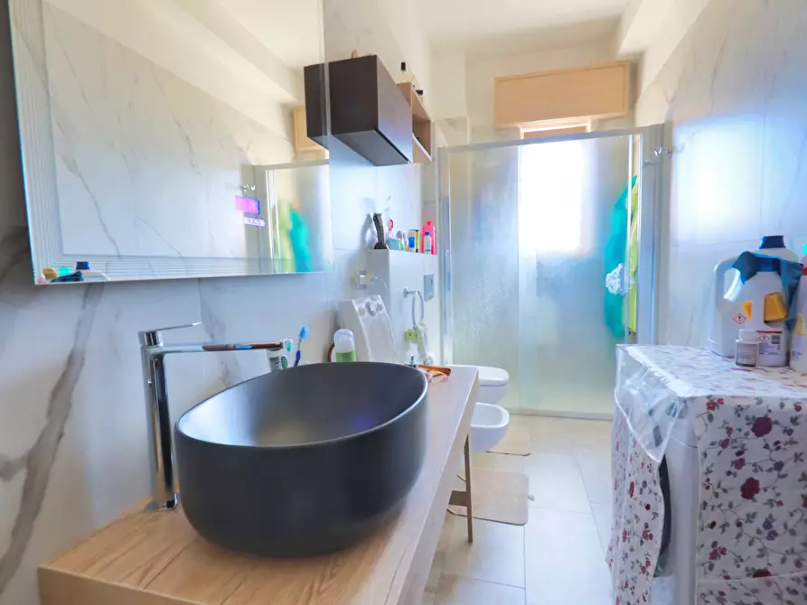 Immagine 8 di Trilocale in vendita  in Via Cesare Pascarella 6 a Taranto