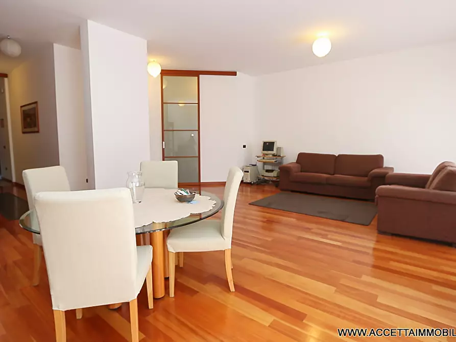 Immagine 6 di Quadrilocale in vendita  in Corso Umberto 69 a Taranto