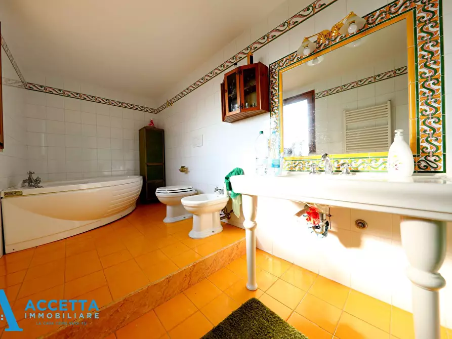 Immagine 16 di Villa in vendita  in via Sequoie a Leporano