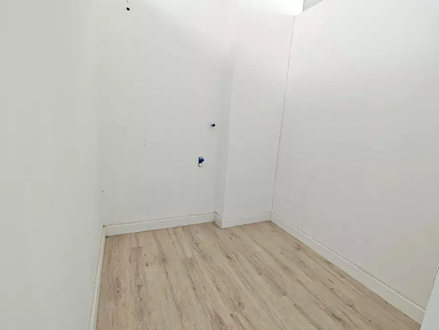 Immagine 15 di Locale commerciale in affitto  in Via Carlo Magno 20 a Taranto