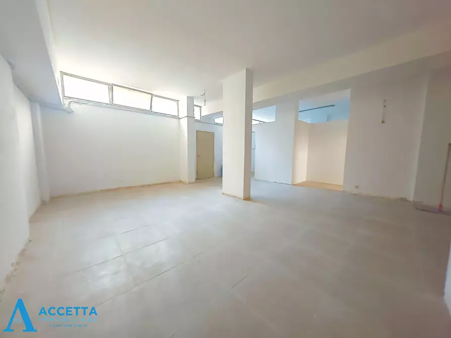 Immagine 20 di Locale commerciale in vendita  in Via Carlo Magno 20 a Taranto