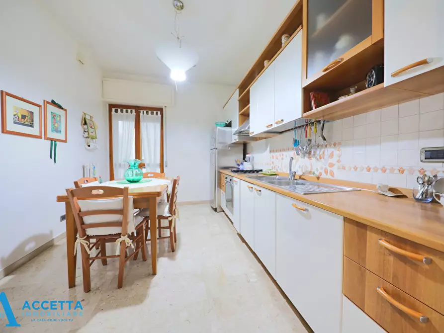 Immagine 14 di Trilocale in vendita  in Viale Magna Grecia 104 a Taranto